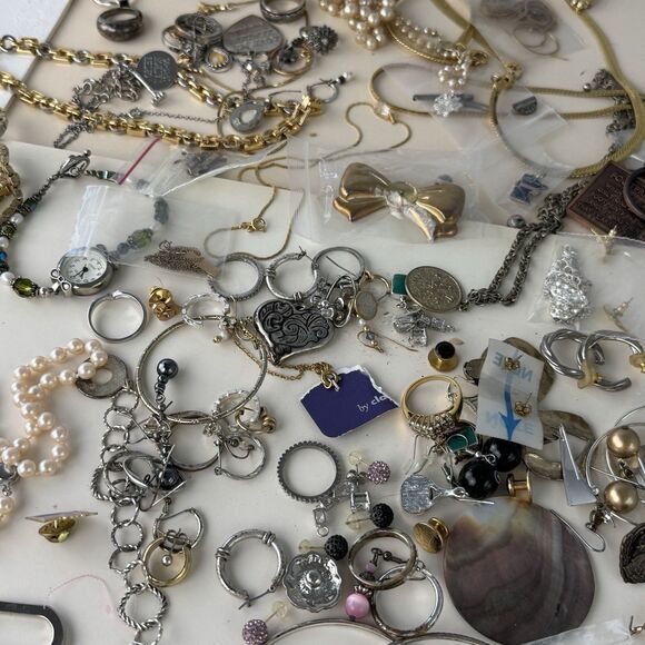 Vintage Jewelry 3 Lbs Mixed Lot Costume Fashion Rings Necklaces Chains Bracelets - Picture 10 of 12